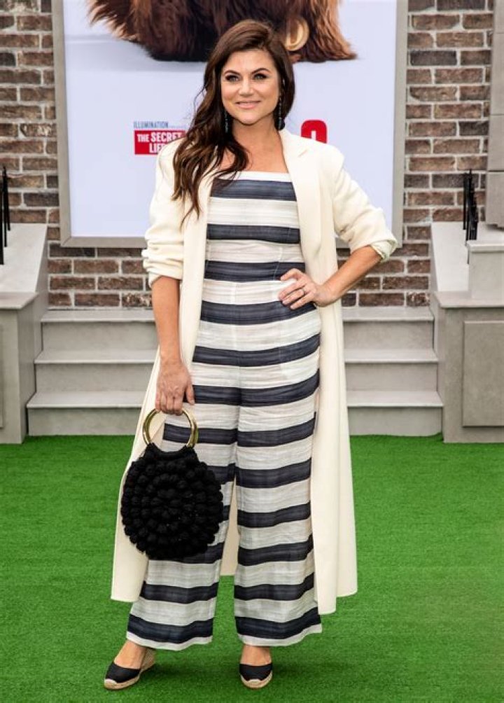 ‘90s Icon Tiffani Thiessen Shares Swimsuit Photo to “Save You From This Heatwave”