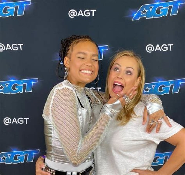 AGT Singer Sara James Age, Birthday, Parents, Height & Education