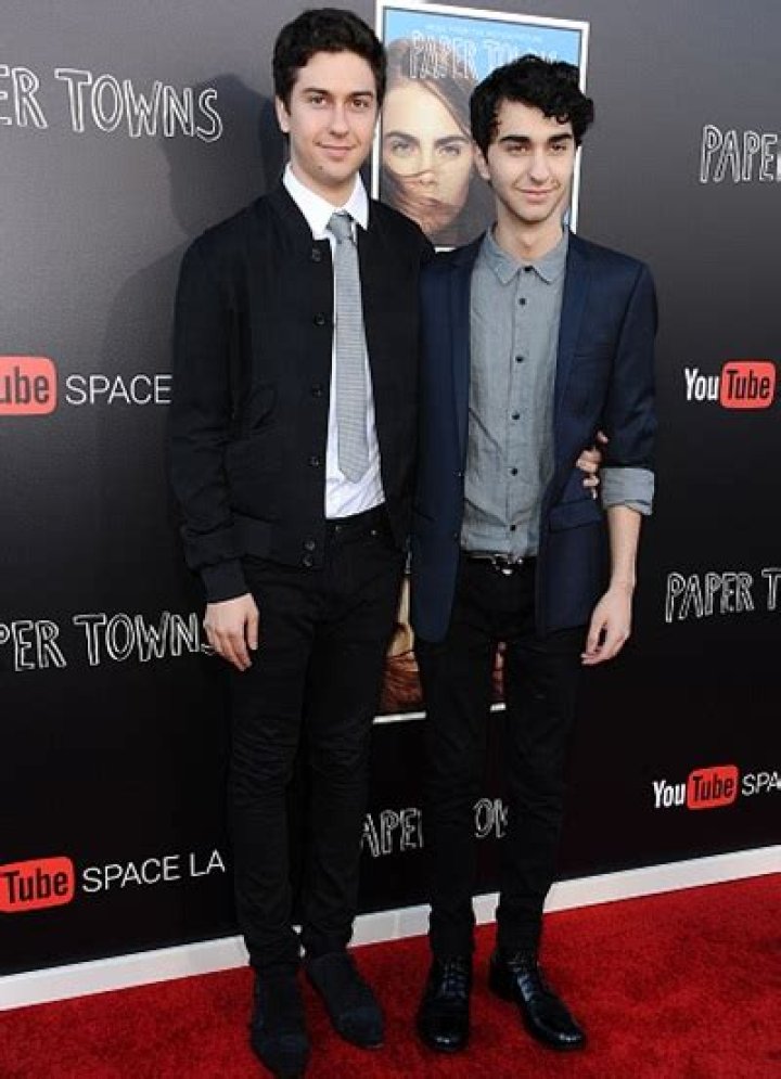 Alex Wolff Height Weight Body Measurements Shoe Size Facts Family