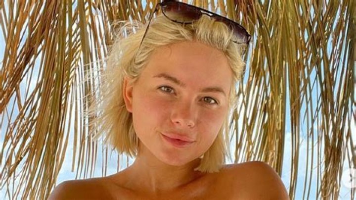 Amanda Miller in Bathing Suit Said Hi From Cabo — Celebwell