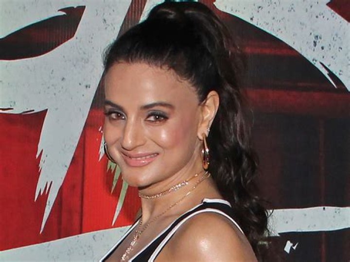 Ameesha Patel in Bathing Suit Has the "Monday Blues" — Celebwell