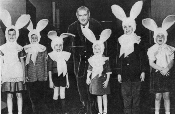 Bob Keeshan Biography – Facts, Childhood, Family Life, Achievements