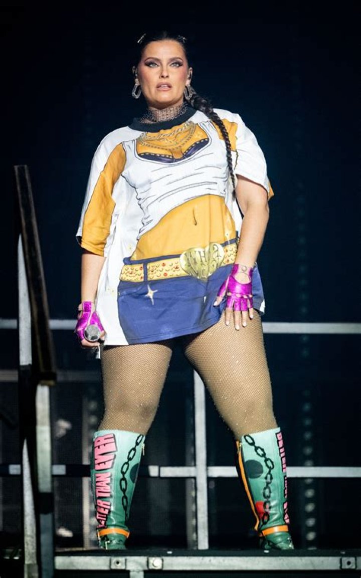 Body Measurements of Nelly Furtado with Height Weight Bra Size Vital Statistics