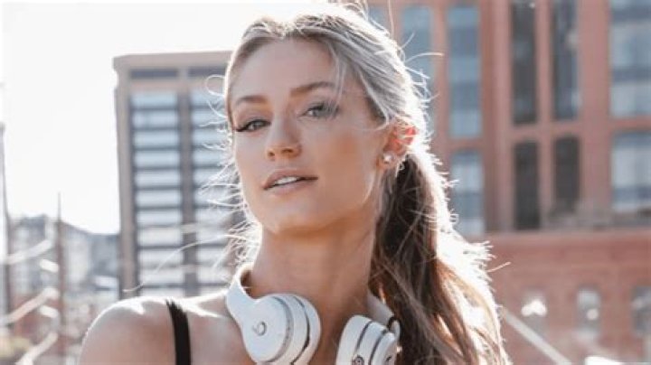 Broncos Cheerleader Berkleigh Wright Shares Swimsuit Photo Since “Summer’s Not Over” — Celebwell