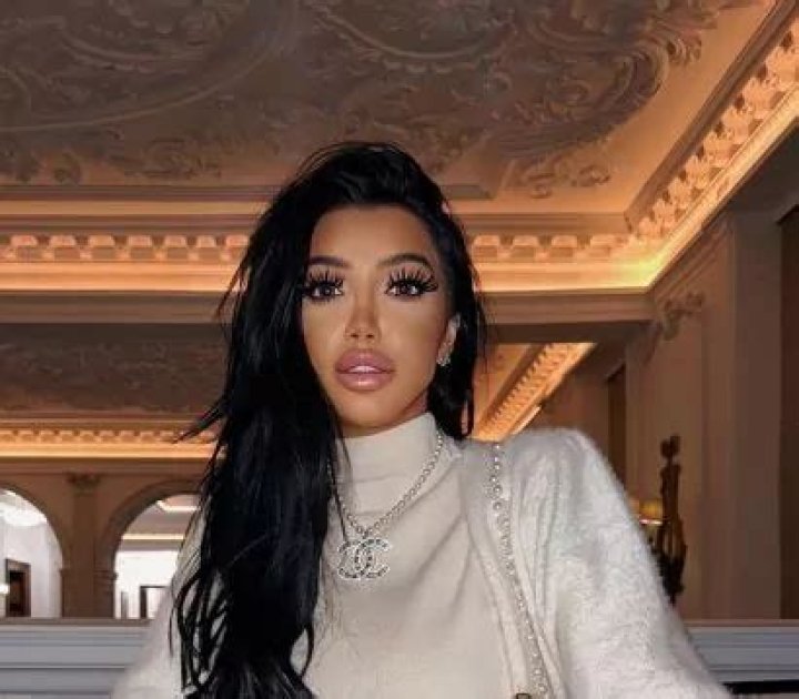 Chloe Khan [Model] Wiki, Biography, Net Worth, Boyfriend & More