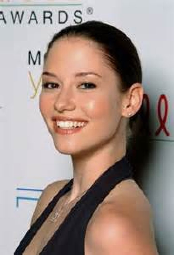 Chyler Leigh Bra Size, Age, Weight, Height, Measurements