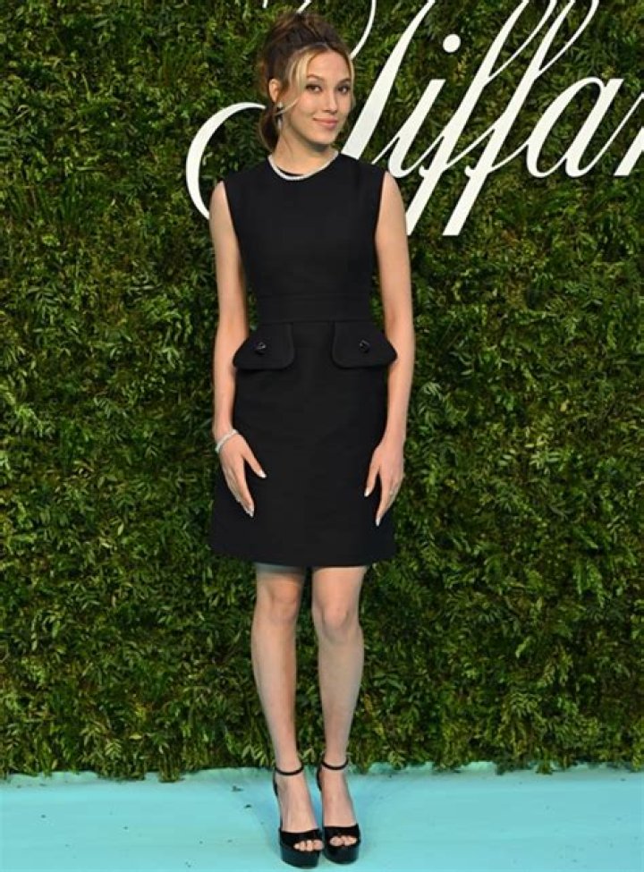 Eileen Gu Height Weight Shoe Size Age Body Measurements Bio