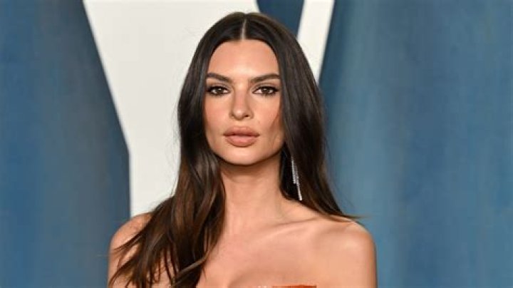 Emily Ratajkowski in Bathing Suit Cuts Her Own Hair — Celebwell