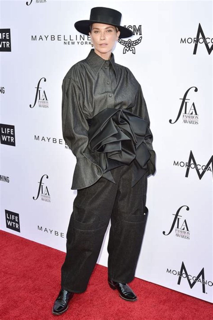 Erin Wasson in Bathing Suit is a "Rock Hound" — Celebwell