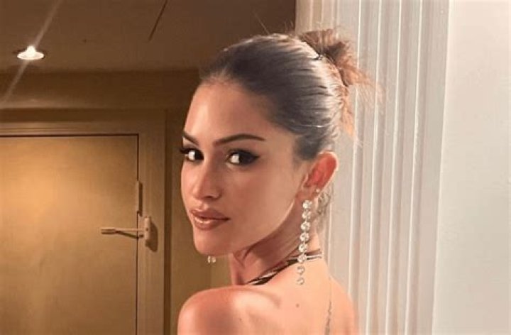 Gigi Paris Shares Swimsuit Photo as "Island Girl"