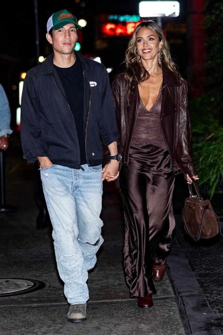 
How Much Money Does Jessica Alba Make? Latest Income Salary
