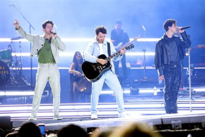 
How Much Money Does Jonas Brothers Make? Latest Income Salary

