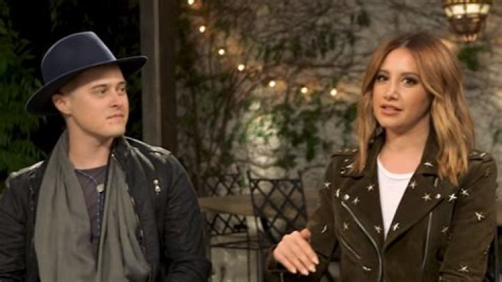 Is Lucas Grabeel in a relationship? – Celebrity