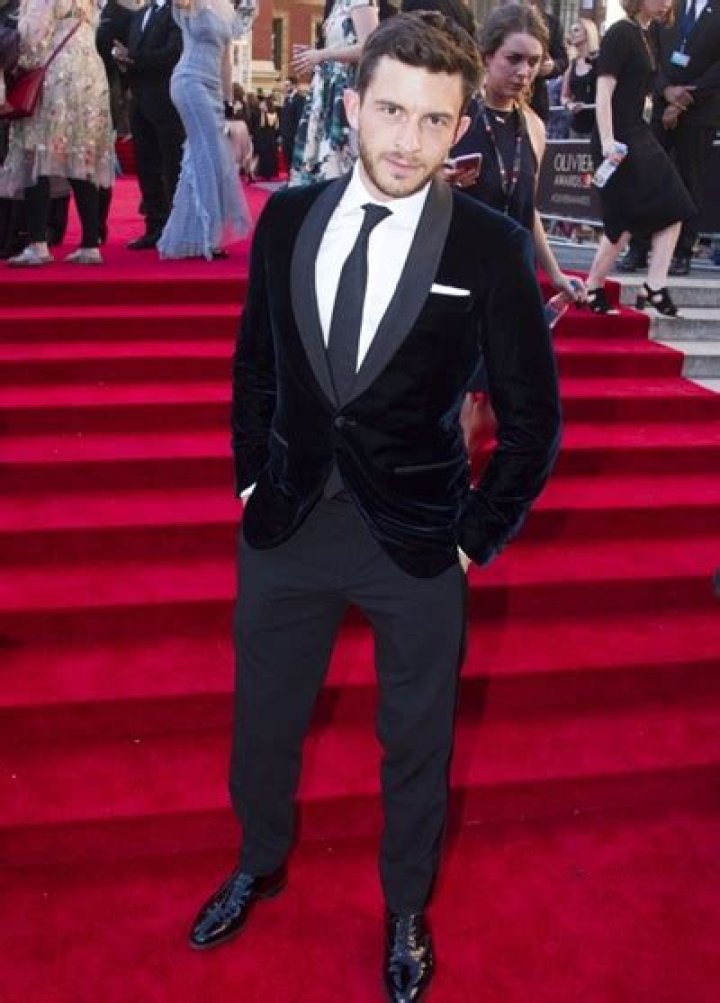 Jonathan Bailey Height Weight Shoe Size Measurements Facts