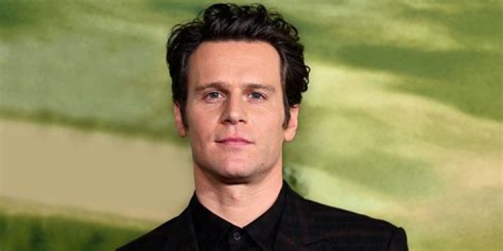 Jonathan Groff Biography - Facts, Childhood, Family Life & Achievements