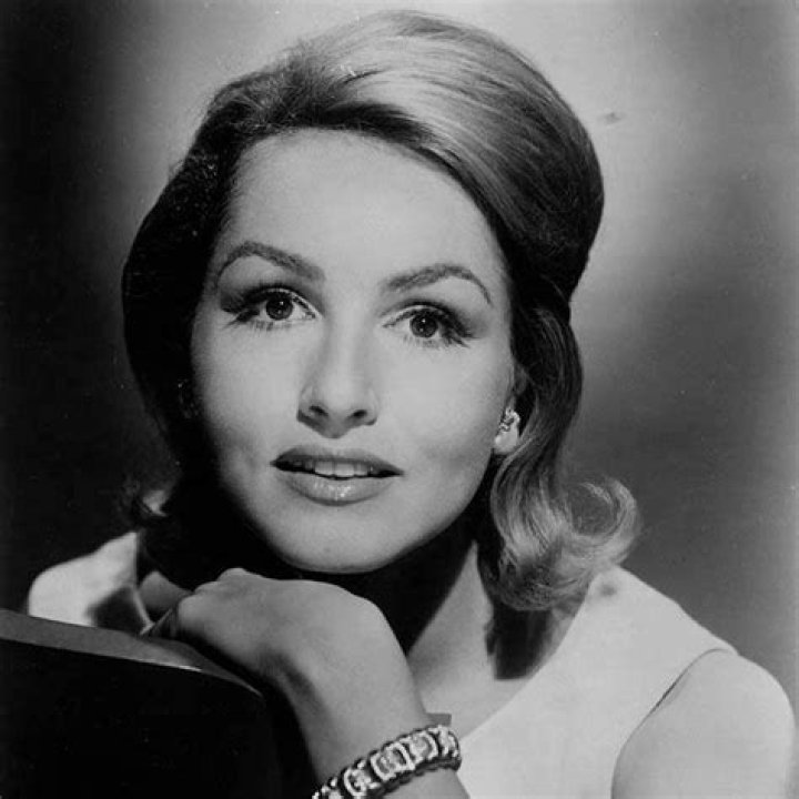 Julie Newmar Biography - Facts, Childhood, Family Life & Achievements