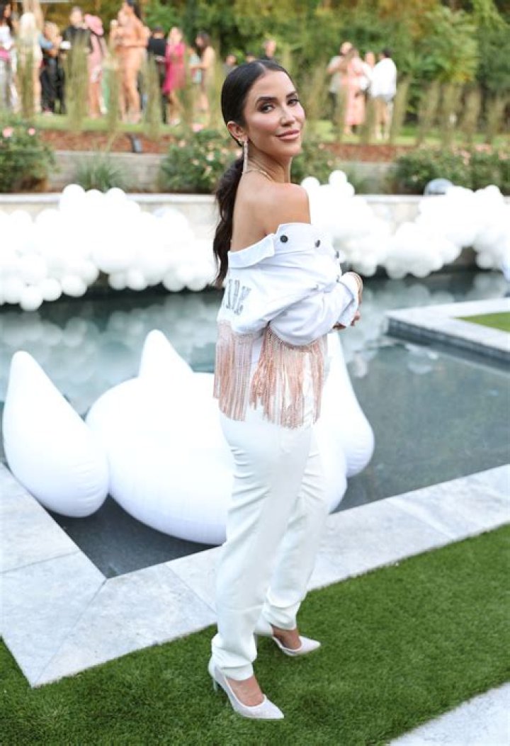 Kaitlyn Bristowe in Bathing Suit Says "Seats Taken" — Celebwell