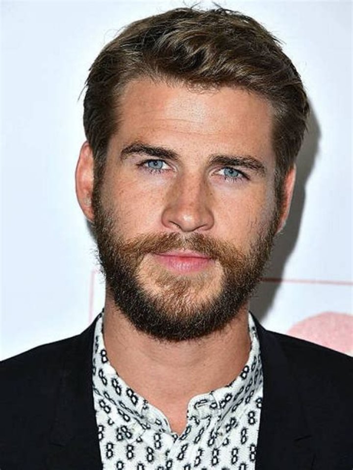 Liam Hemsworth – Height, Weight, Measurements & Bio