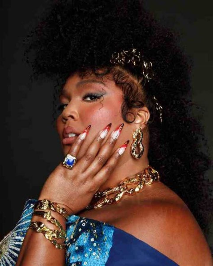 Lizzo Wiki, Age, Height, Weight, Net Worth, Boyfriend, Parents & More