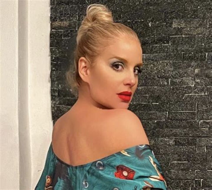 Malillany Marín in Bathing Suit Says "Morning" — Celebwell