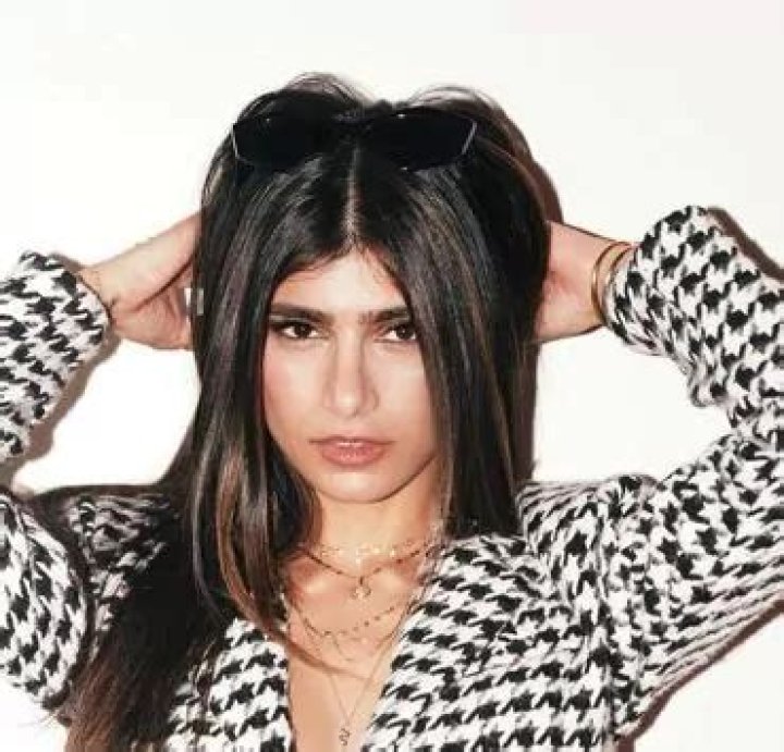 Mia Khalifa Wiki, Net Worth, Husband, Engagement, Age & More