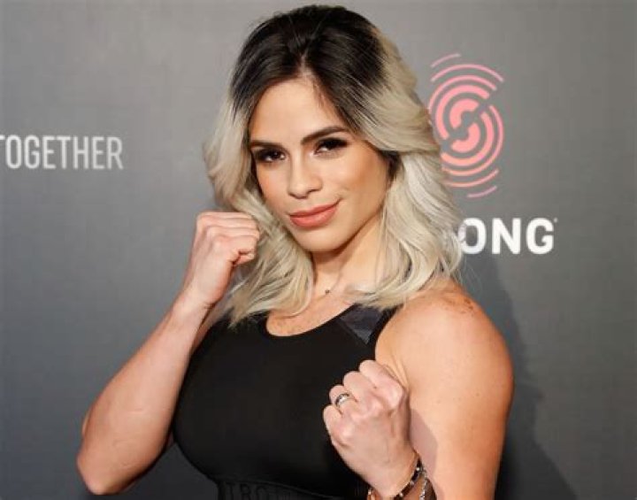 Michelle Lewin in Workout Gear Shares "Muscle Mass" Leg Day Advice