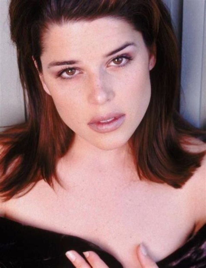 Neve Campbell Bra Size, Age, Weight, Height, Measurements
