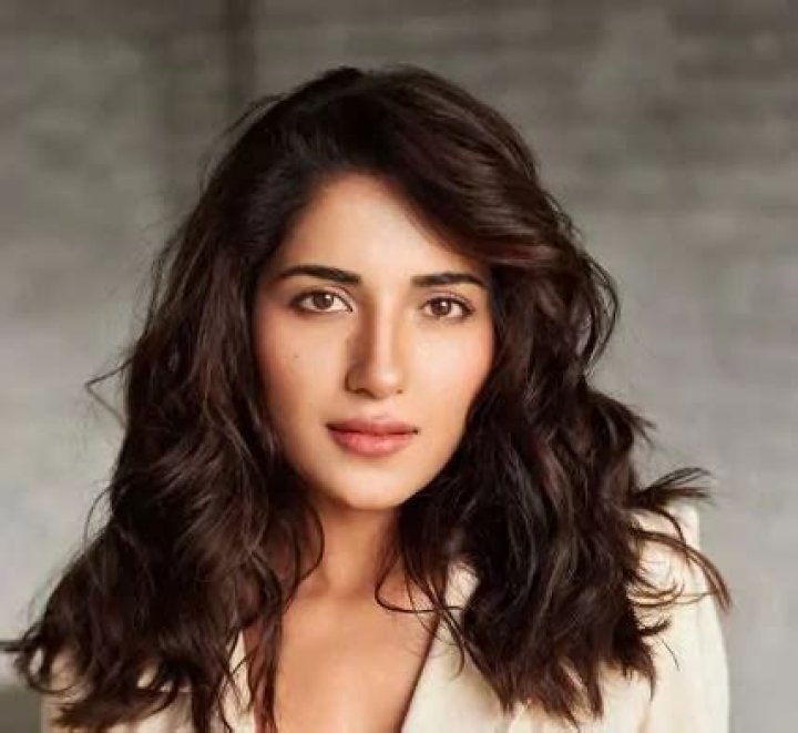Ruhani Sharma [Actress] Biography, Net Worth, Boyfriend & More