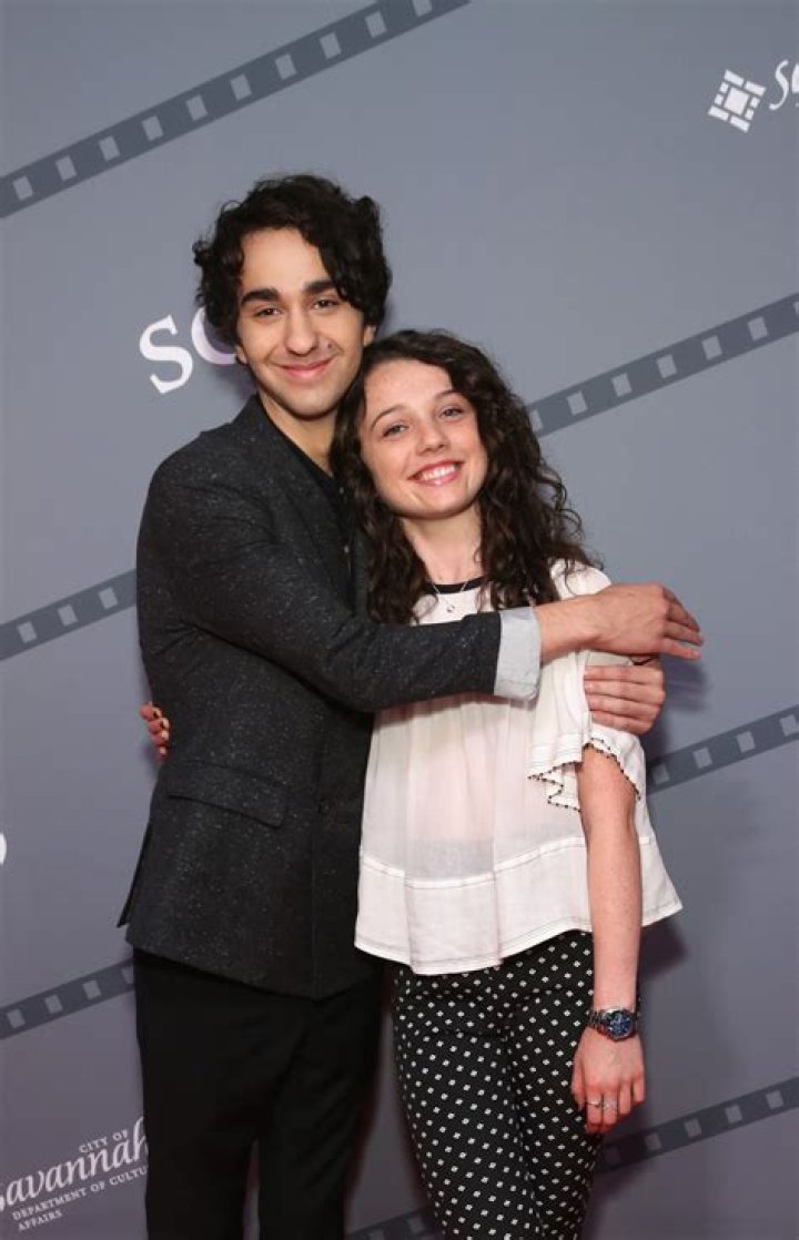 Stefania LaVie Owen Wiki, Boyfriend, Age, Height & Parents