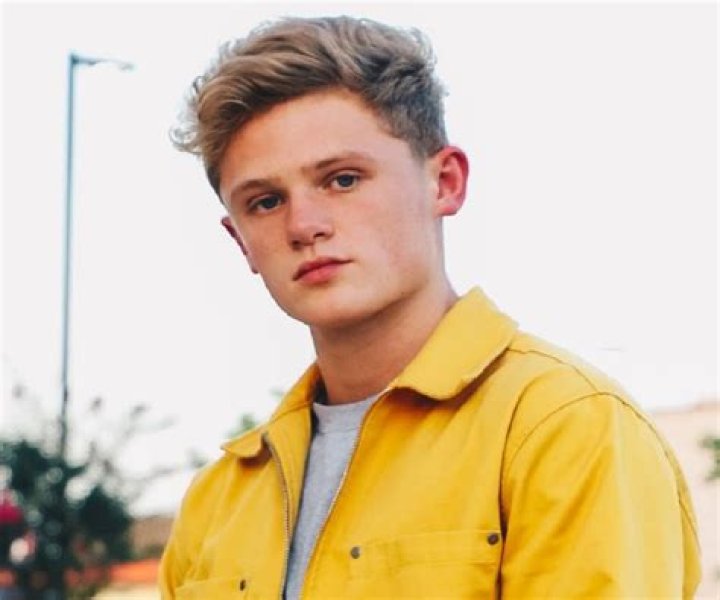 TwoSync Chris – Bio, Facts, Family Life of YouTuber