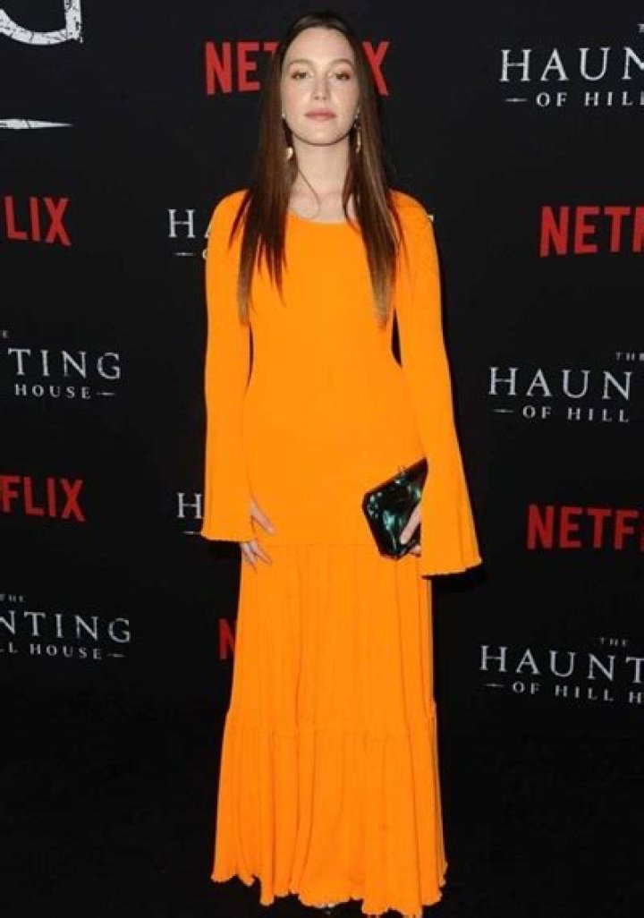 Victoria Pedretti Measurements Height Weight Shoe Size Facts Family Bio