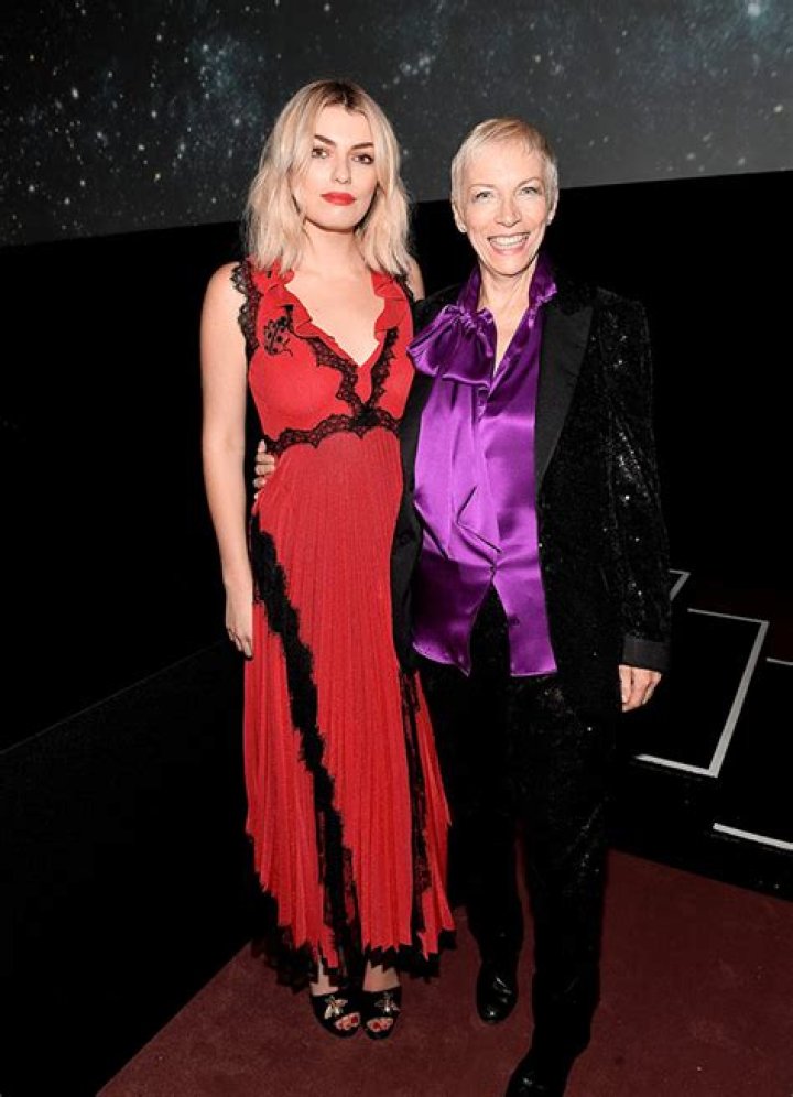 Who is Annie Lennox daughter? – Celebrity